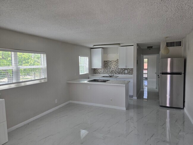 Building Photo - 3915 S Flagler Dr
