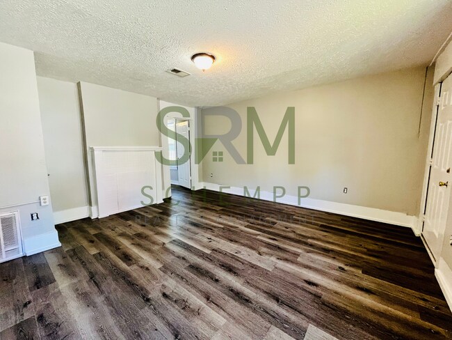 Building Photo - 2 Bedroom house in West Louisville- Section 8 accepted