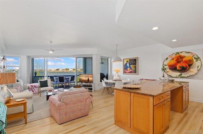 Building Photo - 260 Dune Rd