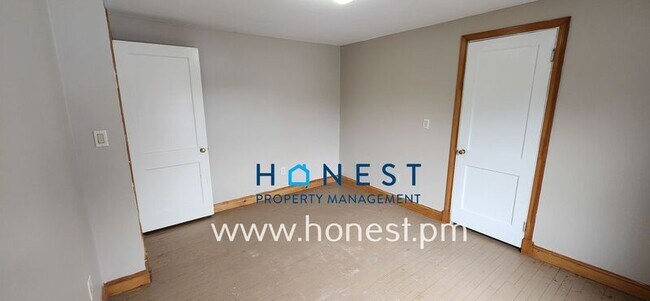 Building Photo - 4 Pierce St