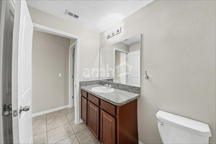 Building Photo - 10132 Carloway Hills Dr
