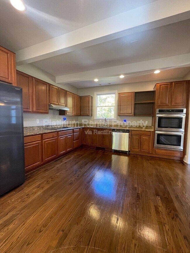 Building Photo - 1305 Smithdale Heights Dr