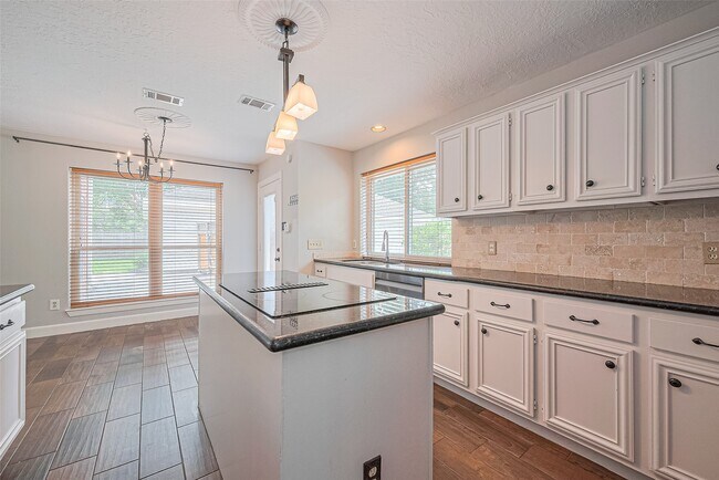 Building Photo - 3406 Mesquite Dr