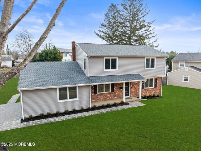 Building Photo - 1 Robin Dr