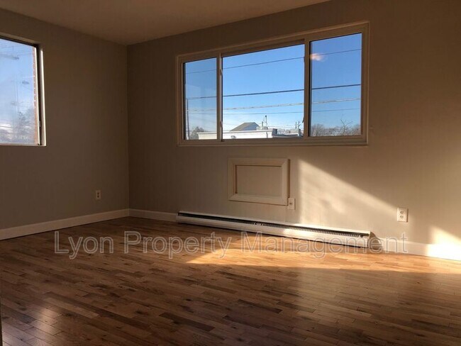 Building Photo - 1000 Willett Ave