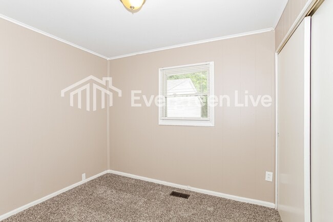 Building Photo - 2660 Wenning Rd