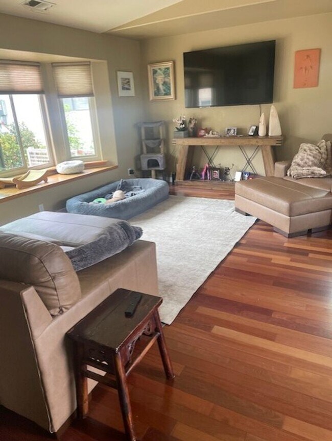 Building Photo - Charming 3 Bedroom 2.5 Bath home in Pismo Heights