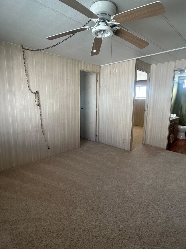 Building Photo - 3601 E Wyoming Ave