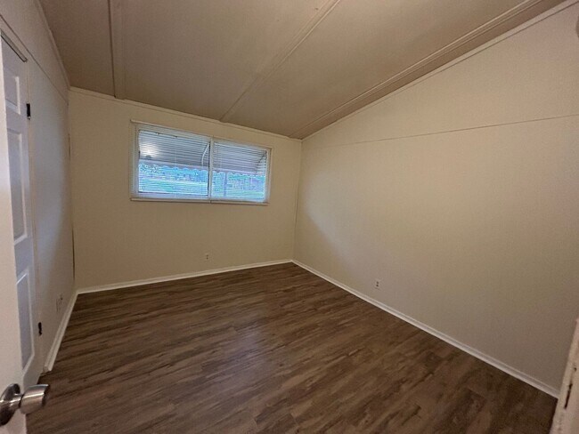 Building Photo - 73 Spence Ave