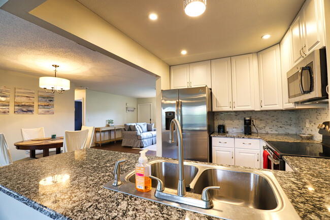 Building Photo - 4215 Pandora Rd