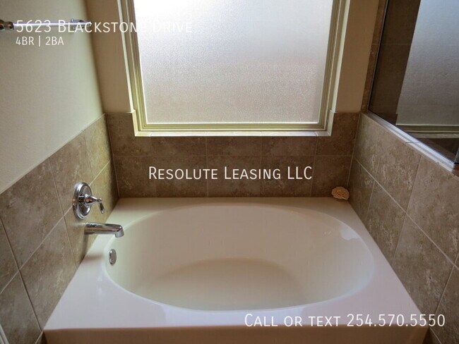 Building Photo - 5623 Blackstone Dr