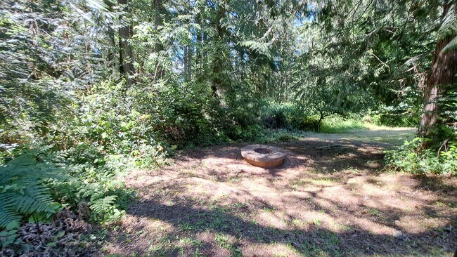 Building Photo - 3 Bedroom 2 Bath Home in Seabeck