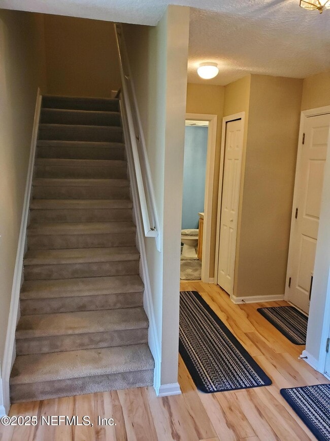 Building Photo - 1625 Vineland Cir