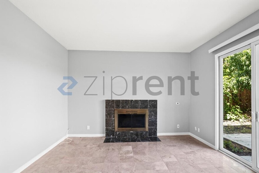 Building Photo - Unit