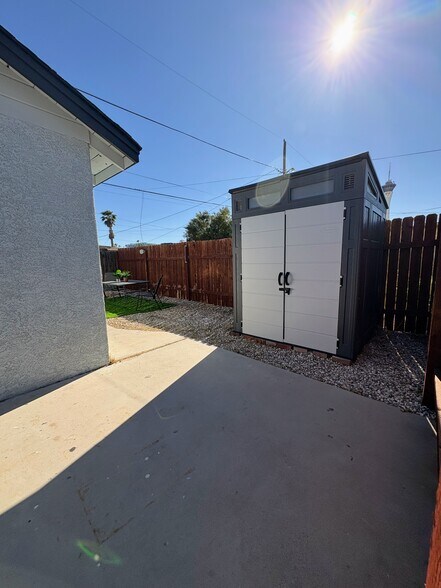 Building Photo - 908 Canosa Ave