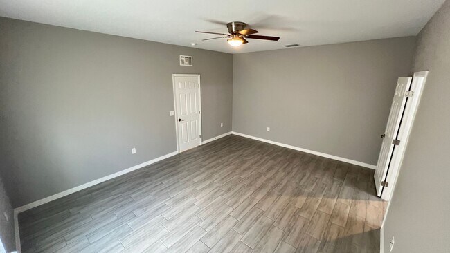 Building Photo - Incredible 3 Bedroom, 2 Bathroom Home in Palm Bay!!