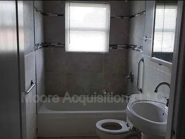 Building Photo - 2524 Loy Lake Rd