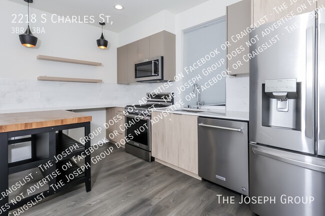 Building Photo - 2218 S Charles St