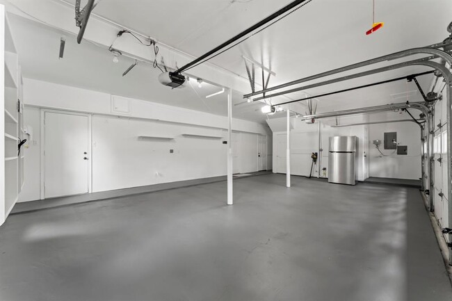 Building Photo - 8911 Tranquil Park Dr