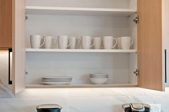 Building Photo - 2344 W Polk St