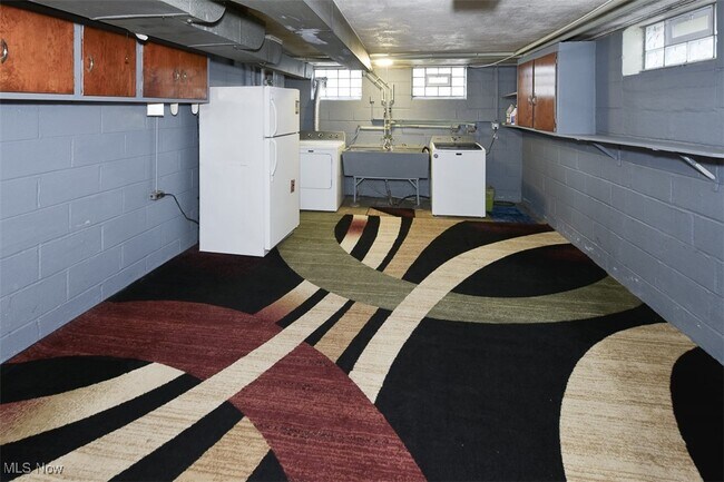 Building Photo - 21775 Hillsdale Ave