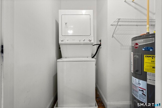 Building Photo - 145 Canal St E