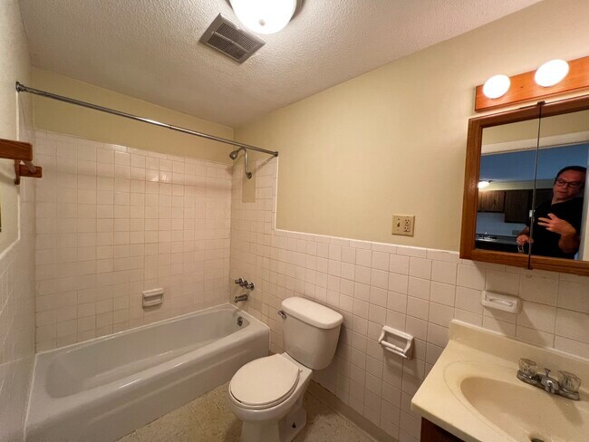 Building Photo - 39 Dinan Dr