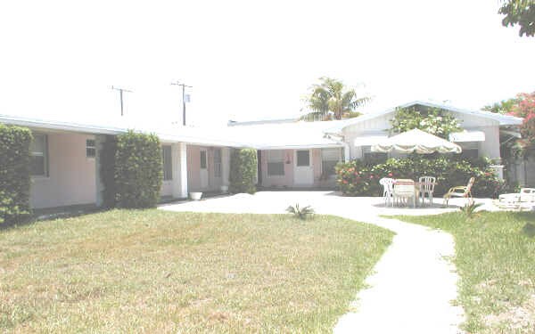 Primary Photo - La Mer Apartments
