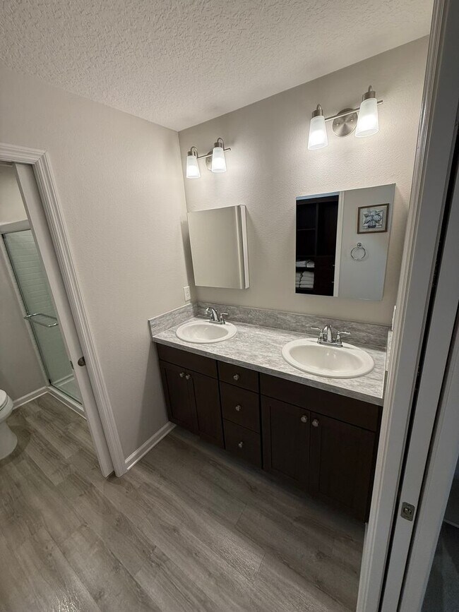 Building Photo - Fully Furnished, 3 Bed, 2 Bath, Turnkey ANNUAL Lease in the Village of Lake Denham