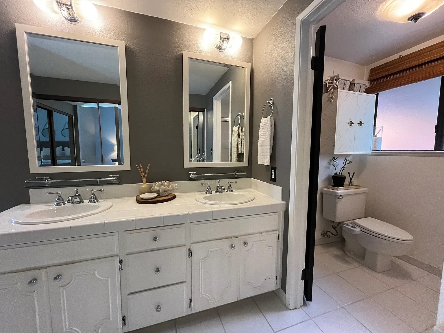 Primary Dual vanity - 413 La Quinta Ct