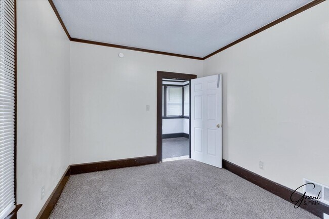 Building Photo - 58/60 Alger - FDR - T
