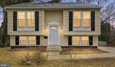 Building Photo - 6915 Adel St