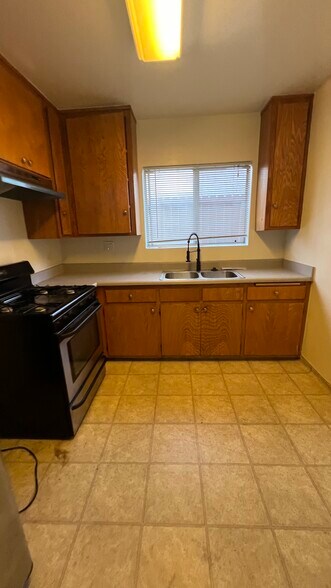 Building Photo - 3562 Mentone Ave