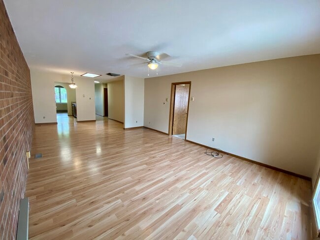 Building Photo - 2302 Cartier Dr