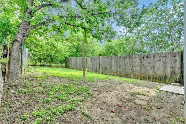 Building Photo - 3112 Lee Ave