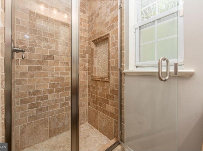 Building Photo - 307 Gaskill St