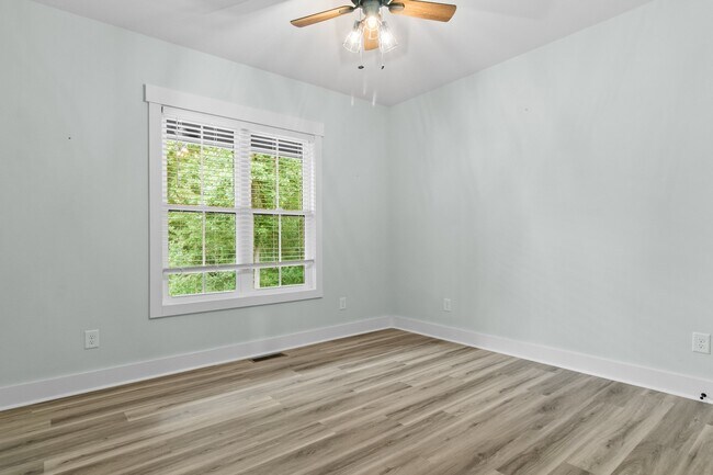 Building Photo - 14 Wisteria Way