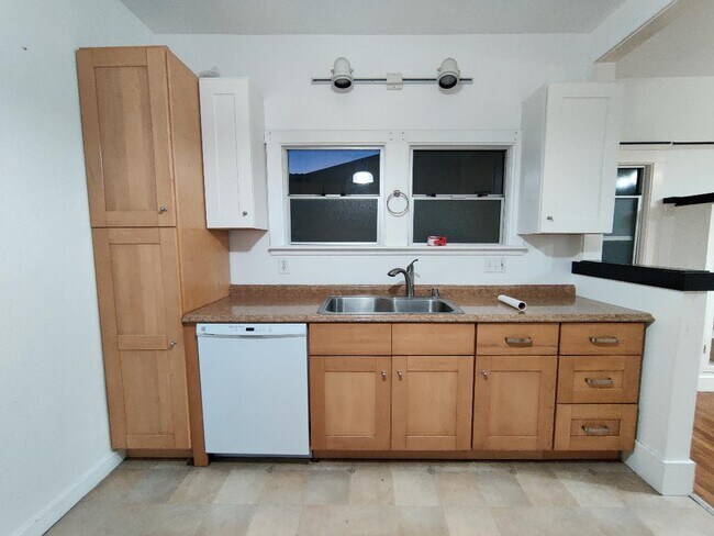 Building Photo - 1308 Marin Ave