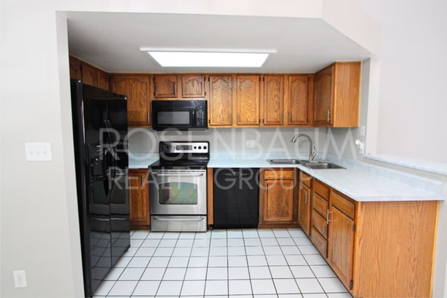 Building Photo - Cute and cozy 2-beds, 2-baths upstairs con...