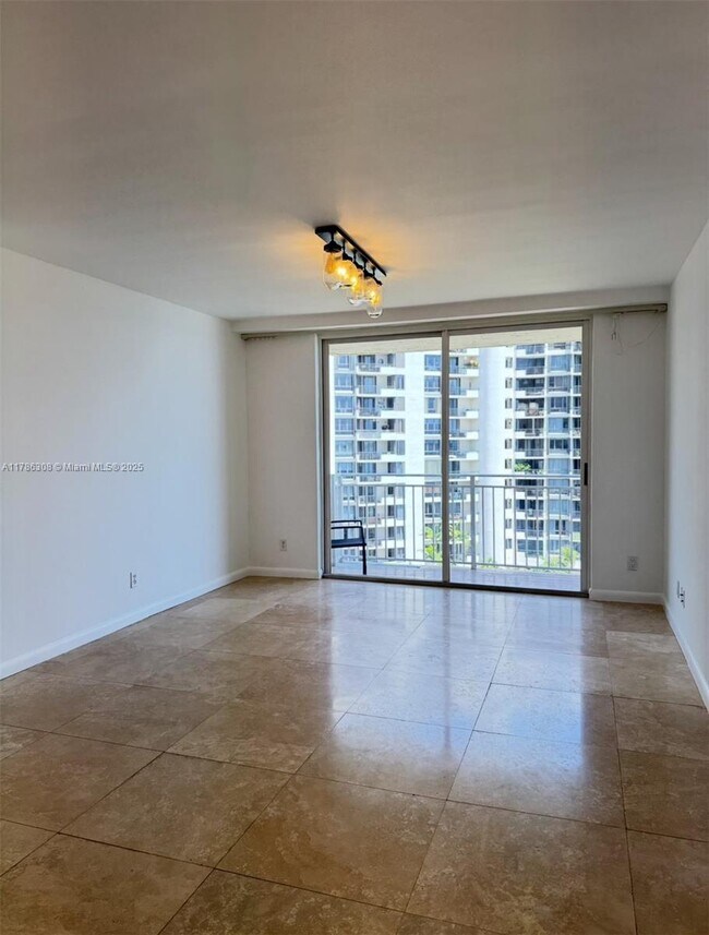 Building Photo - 770 Claughton Island Dr