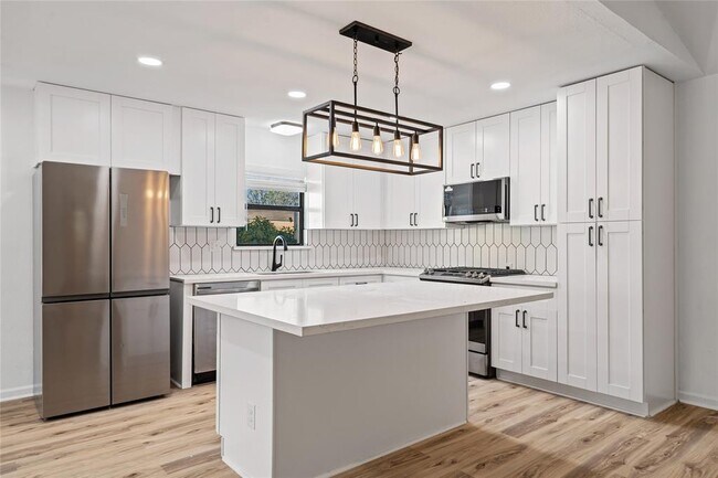 Building Photo - 6009 Glen Meadow Dr