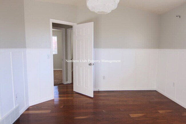 Building Photo - Amazing South Ogden Home with Everything!