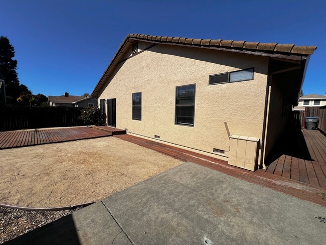 Building Photo - Charming 3-Bedroom, 2-Bath Home in a Highl...