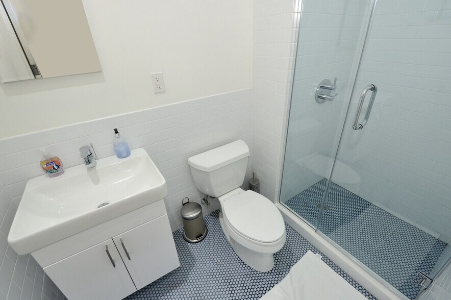 Building Photo - 348 W 45th St