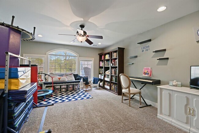 Building Photo - 401 Clear Creek View