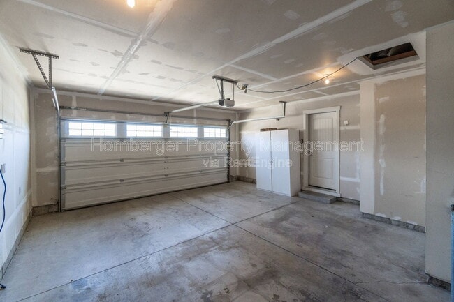 Building Photo - 9105 W Red St