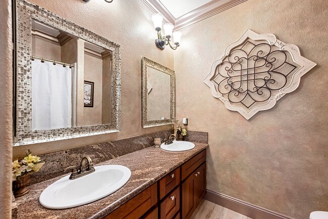 Building Photo - For rent: spacious and updated 5-bedroom, ...