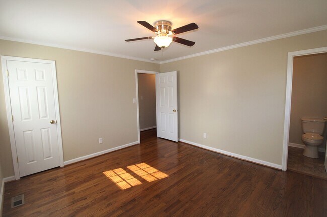 Building Photo - (Coming Soon) Cute 3 bedroom Brick Ranch in Unionville!