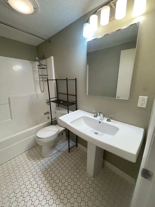 Building Photo - 4BR/1.5 Bath in Dalton – $2,800/mo Peacefu...