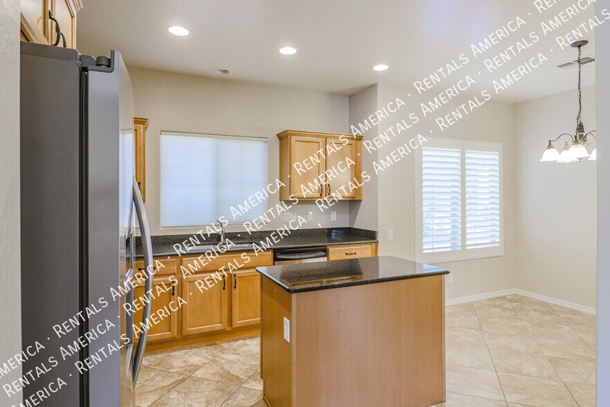 Building Photo - 3625 E Zachary Dr